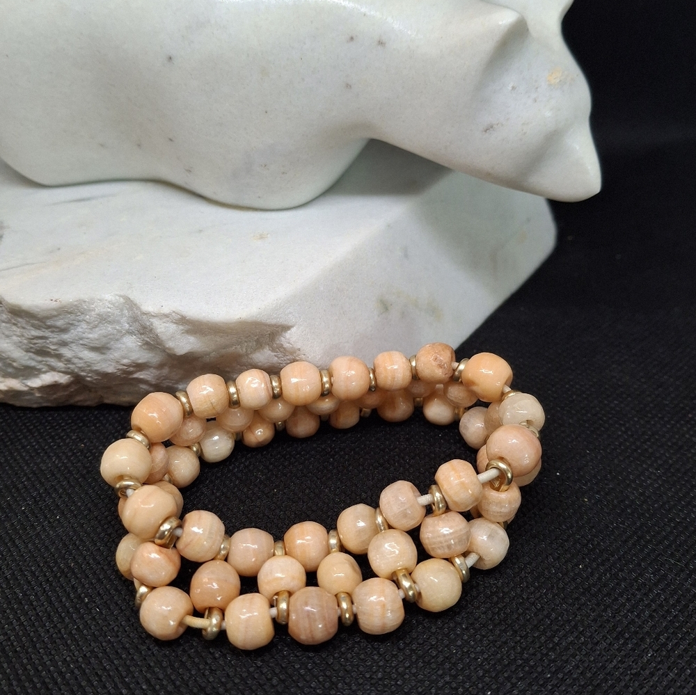 VINTAGE MOONSTONE In Peach - Beaded Stretch Bracelet 8"